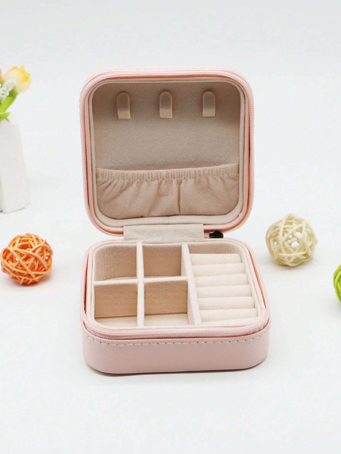 Jewellery Storage Box leather Jewelry Stand Earrings Ring Box Cosmetics Beauty Container Organizer (random color)Made in China